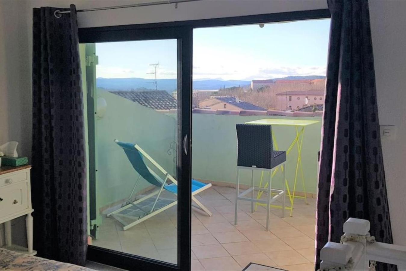 Duplex De Charme Avec Terrasse Au Coeur Du Village Lorgues Exterior photo